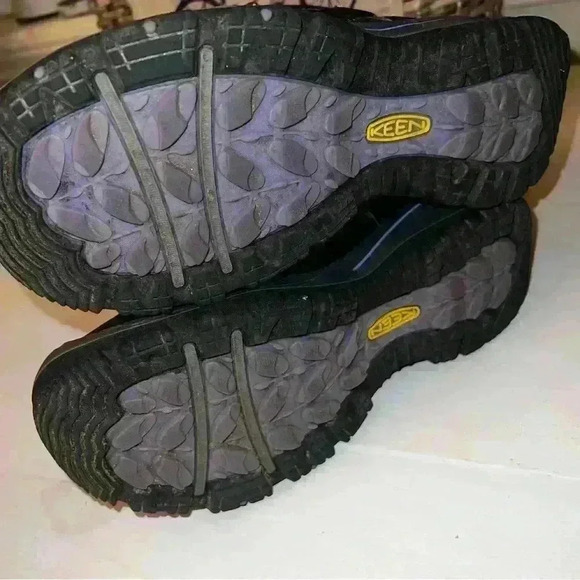 Keen Black Lace Up Boots - Picture 6 of 9